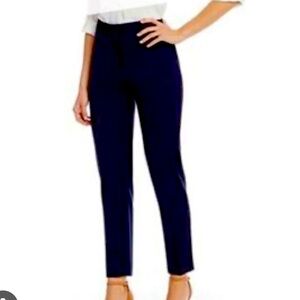 Jones New York black Grace ankle pants. Size 4